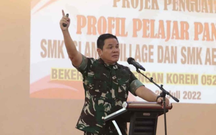 Danrem 052/Wkr saat memberikan ideologi Pancasila 