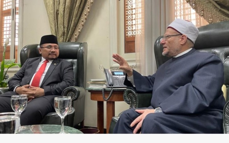 Menag Yaqut bersilaturahim dengan Grand Syekh Al-Azhar di Kairo