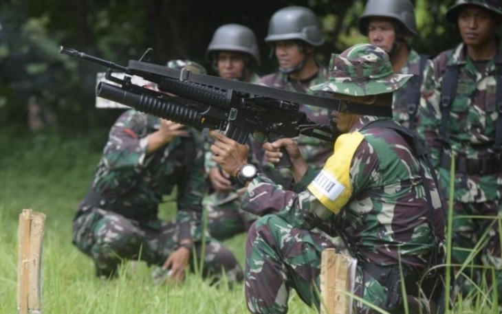 Latihan Menembak Senjata GLM 