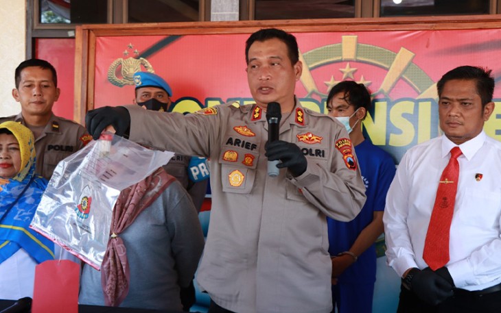  Kapolres Pekalongan AKBP Dr. Arief Fajar Satria, S.H., S.I.K., M.H saat konferensi pers, Jumat (26/08)