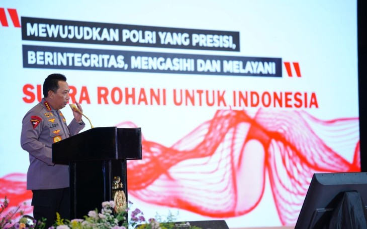 Kapolri Jenderal Listyo Sigit Prabowo saat menghadiri kegiatan penganugerahan juara lomba vocal group dan solo lagu rohani kristiani di Gedung PTIK, Jakarta Selatan, Jumat, 23 September 2022. 