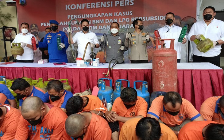 Konferensi Pers Polda Jatim dan Polres jajaran mengungkap penyalahgunaan LPG dan BBM bersubsidi