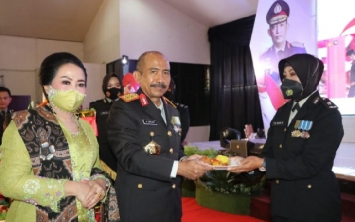 Polda Bengkulu Potong Tumpeng