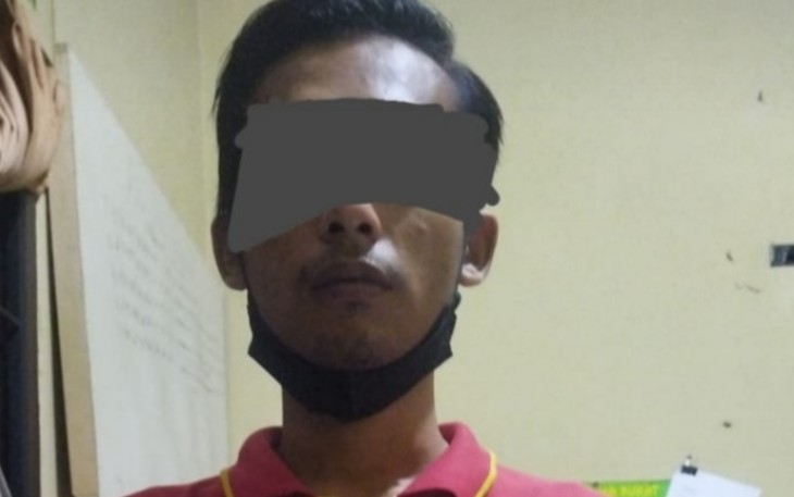 Tersangka saat diamankan aparat