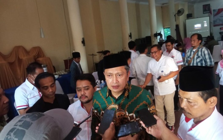 Presidium Pimnas PPI Andi Subiyakto (baju hijau) Saat Dihubungi Awak Media Seusai Melantik Pengurus PPI Pimcab Kabupaten Blitar Tahun 2021-2026 di Hotel Gita Puri, Senin 30 Mei 2022.