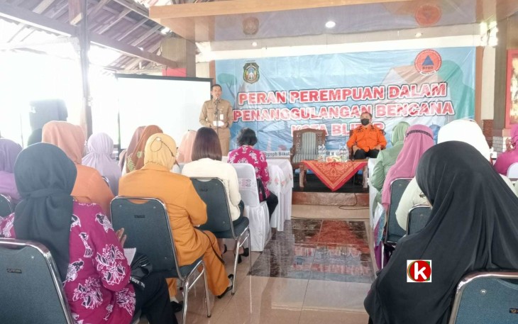 Sekretaris Daerah Kota Blitar Priyo Suhartono Berikan Sambutan Pengarahan dalam FGD Peran Perempuan Menanggulangi Bencana (foto : Faisal NR / Klikwarta.com)