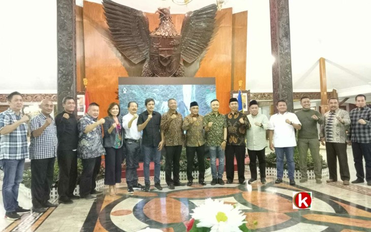 Wakil Bupati Blitar Rahmat Santoso bersama Wakil Bupati dan Walikota se-Jatim Berkumpul di Pendopo RHN (foto : Faisal NR / Klikwarta.com)