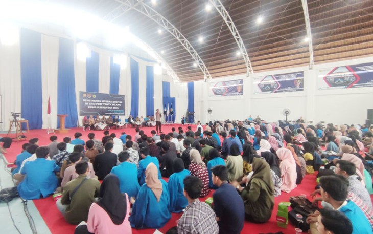 Bidhumas Polda Bengkulu saat sosialisasi terkait pentingnya literasi digital di era Post-truth di Universitas Dehasen Senin (21/11/2022).
