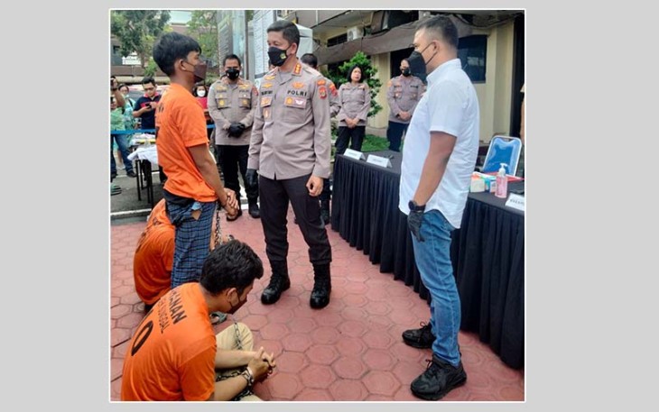 Kapolrestabes Medan Kombes Pol Valentino Alfa Tatareda didampingi Wakapolrestabes Medan, AKBP Yudhi, Kabag Ops Polrestabes Medan, AKBP Arman Muis, Kasat Reskrim Polrestabes Medan, Kompol T Fahtir, Kapolsekta Medan Sunggal, Kompol Chandra, Kapolsekta Percut Sei Tuan, Kompol M Agustiawan dan Kapolsekta Deli Tua, Kompol Dedi saat konferensi pers di Mapolrestabes Jalan HM Said, Minggu (27/11/2022). 