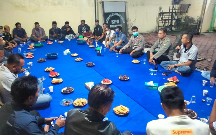 Paguyuban Cipto Rukun Ngopi Bareng di Polsek Besuki