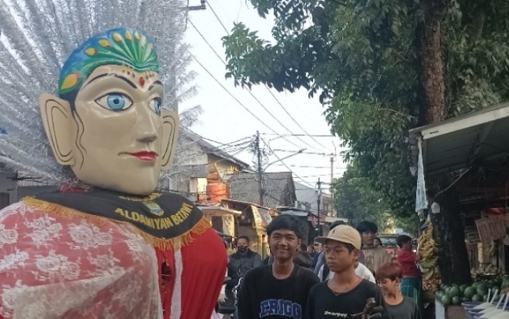 Foto: Pengamen Ondel-Ondel Jalanan/ Sumber: Dok. Pribadi
