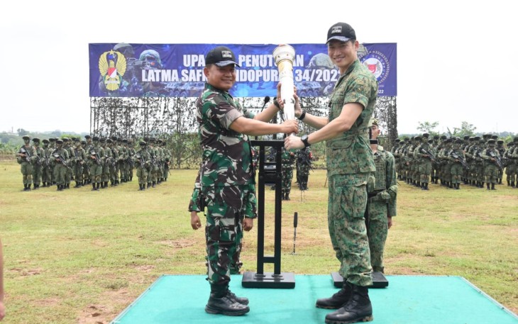 Kasad Jenderal TNI Dr. Dudung Abdurachman bersama Chief Of Singapura Army Mayor Jenderal David Neo Chin Wee