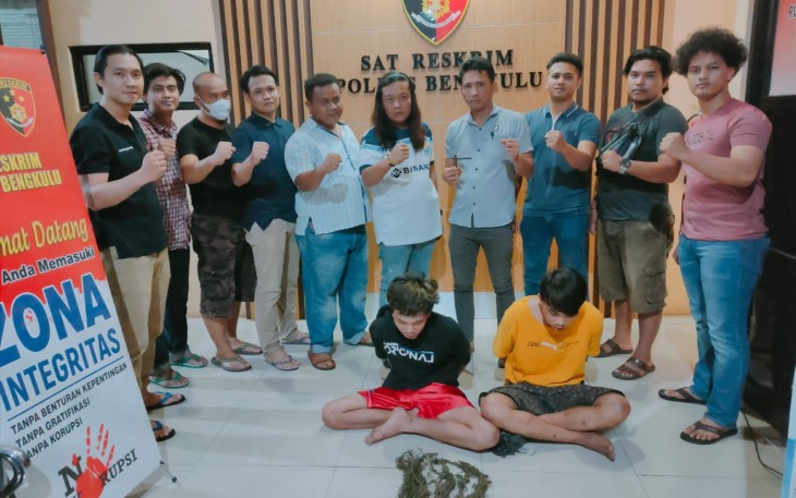 Tersangka dan barang bukti saat diamankan