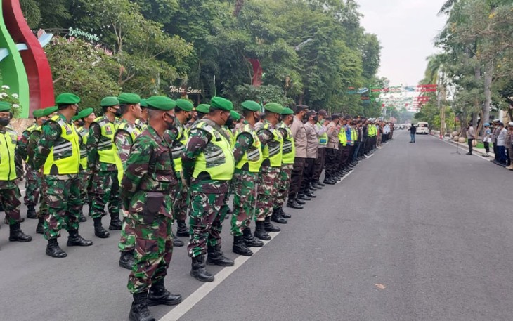 Satu SST TNI Kodim Bojonegoro saat Turut Pengamanan
