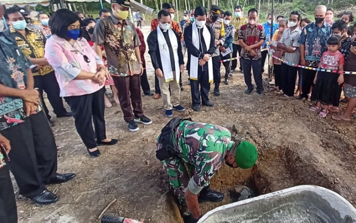 Peletakan Batu Pertama Pembangunan Gereja GKE Jemaat Apung 