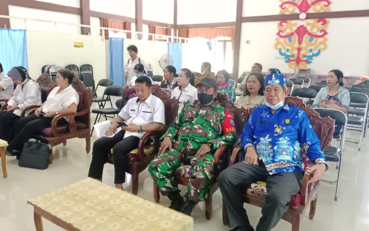 Babinsa Koramil 1016-08/Kahut Serda Heriansyah saat menghadiri pertemuan lintas sektor dalam rangka pencegahan dan penurunan stunting diwilayah.