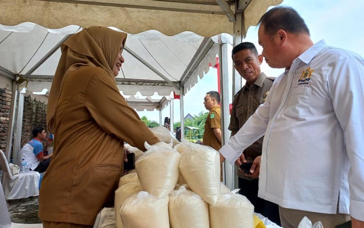 Pasar murah di Lapangan Baronet, Kelurahan Polonia, Kecamatan Medan Polonia.