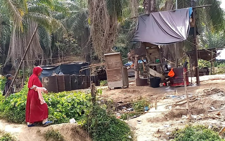 Salah satu lokasi pengeboran minyak tradisional di Aceh Timur