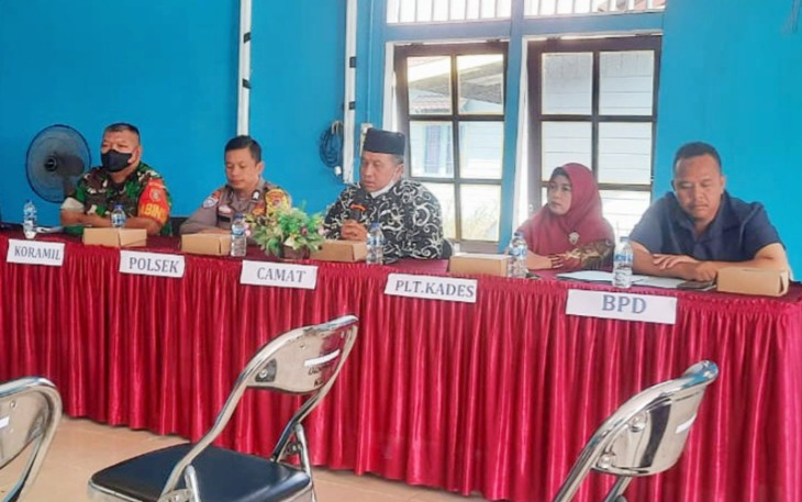 Babinsa Kembang Janggut saat Hadiri Rapat Pleno Penetapan Kades Terpilih