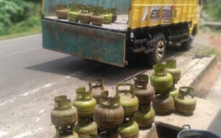 Polres Bengkulu Utara saat Amankan Warga Batik Nau Bawa Belasan Tabung Elpiji 3 Kg