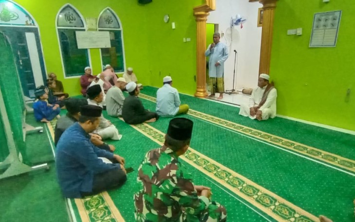 Danramil 0906-04/Sangasanga Bersama Forkopimcam saat Laksanakan Safari Subuh di Wilayahnya