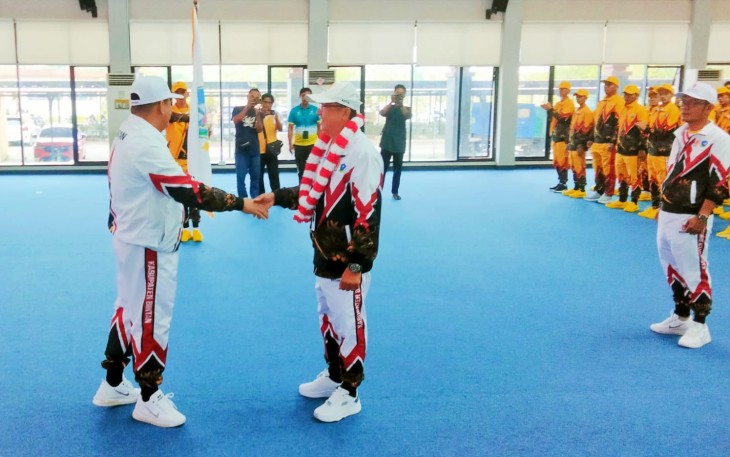 Pj Sekda Bintan saat Lepas Kontingen