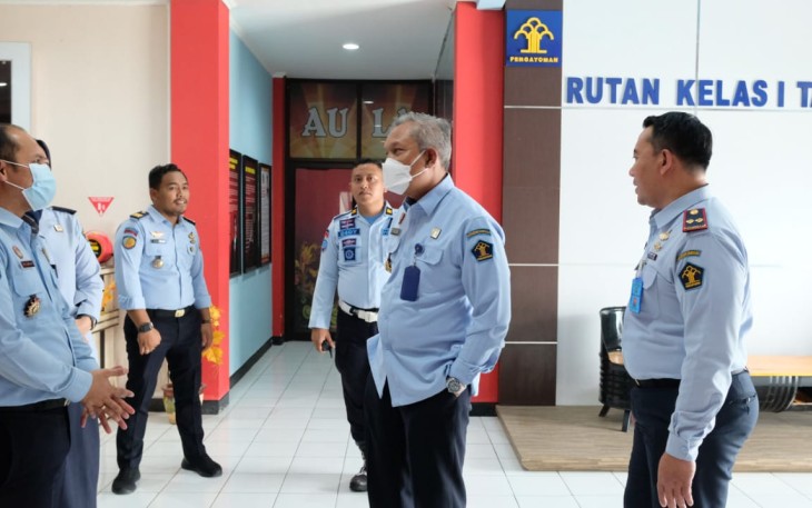 Kakanwil Kemenkumham Banten saat melakukan kunjungan kerja ke Rumah Tahanan Negara (Rutan) Kelas I Tangerang dalam rangka Pembinaan, Monitoring, Pengawasan dan Pengendalian (Bintorwasdal), hari Selasa (28/6/2022) kemarin.