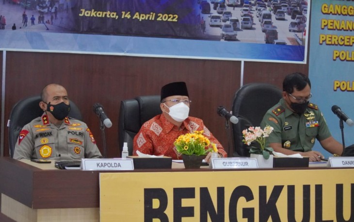 Video conference Rapat Koordinasi Lintas Sektoral Nasional dalam rangka kesiapan menghadapi idulfitri tahun 2022 di gedung Comand Center Polda Bengkulu pada Kamis 14/04/2022.