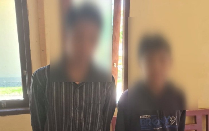 dua remaja saat diamankan petugas