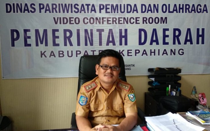 Kadis Parpora Teddy Adeba, ST saat diwawancarai diruang kerjanya.