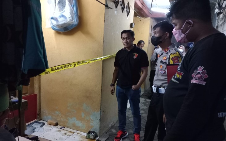 Polisi saat Olah TKP di Lokasi Pria Gantung Diri di Kampung Kadinding