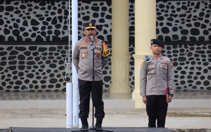 Kapolda Bengkulu Irjen Pol. Drs. Agung Wicaksono, M. Si saat Pimpin pelaksanaan apel pagi, Senin (26/12/2022).