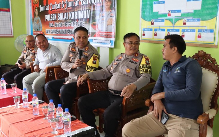 Kapolres Karimun saat Sambangi Warga Bukit Sidomulyo
