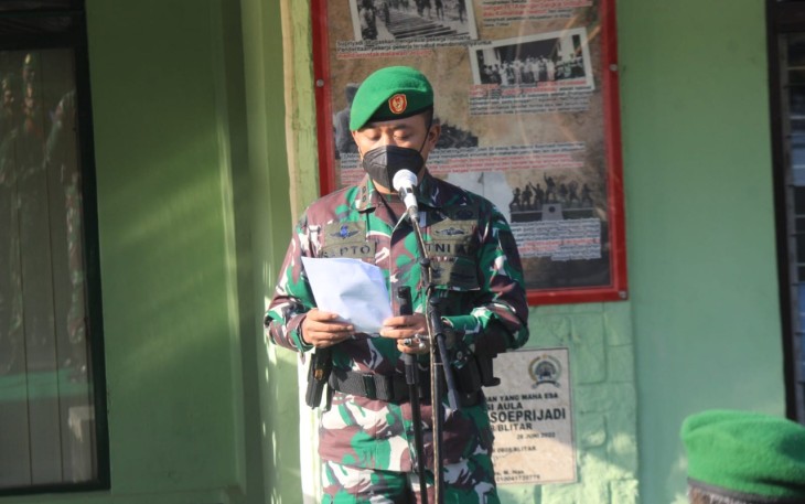 Dandim 0808/Blitar Letkol Inf Sapto Dwi Priyono, S.E., saat Bacakan Amanat Pangdam V/Brawijaya.