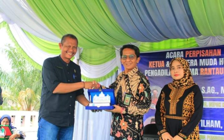 Asisten l Pemkab Labuhanbatu saat hadiri Perpisahan Ketua Pengadilan Agama Rantau Prapat 