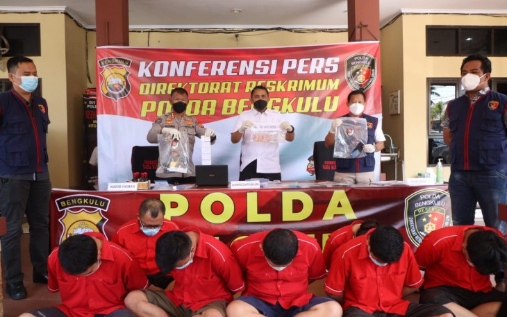 Ekspos tersangka dan barang bukti