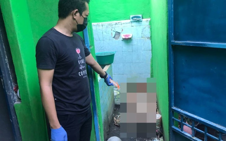 Aparat kepolisian saat lakukan identifikasi
