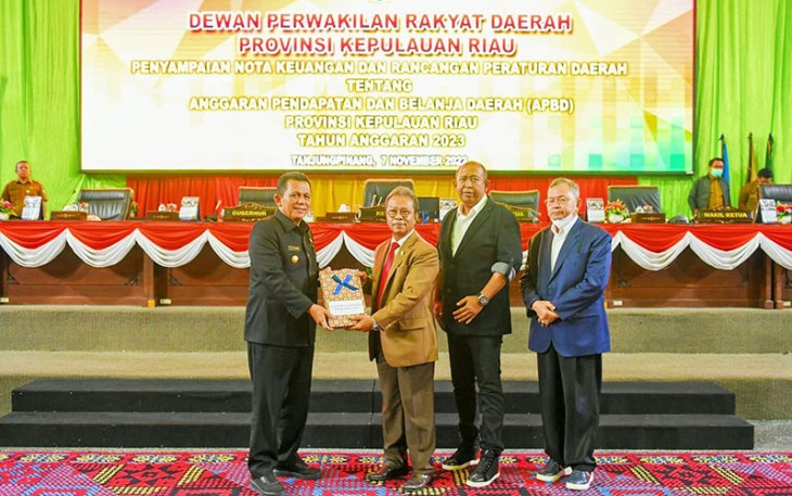 Gubernur Ansar saat Sampaikan Nota Keuangan dan Ranperda APBD Provinsi Kepulauan Riau Tahun Anggaran 2023