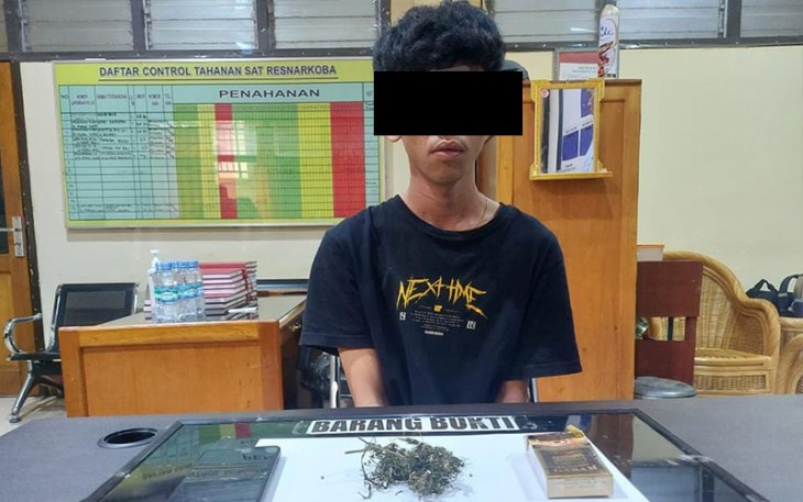 Pelaku dan barang bukti saat diamankan