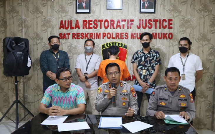 Kapolres Mukomuko AKBP Nuswanto saat menggelar konferensi pers, Jum’at (30/09/2022) kemarin.