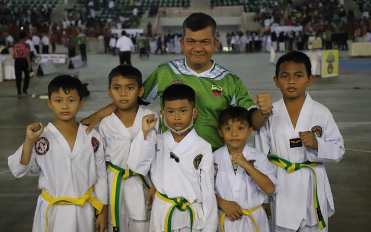 Pangdam I/BB, Mayjen TNI Achmad Daniel Chardin, SE, MSi saat foto bersama atlet 