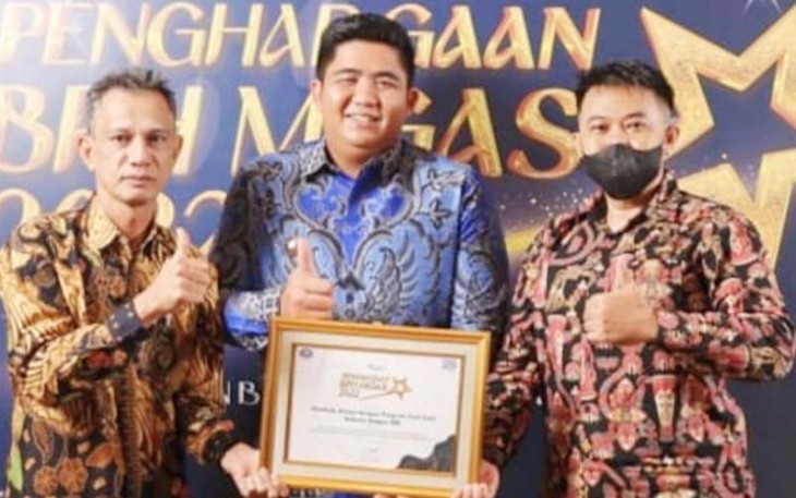 Bupati Bintan Roby Kurniawan SPWK seusai terima penghargaan
