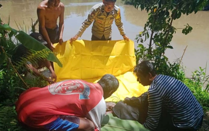 Pasca proses evakuasi korban yang ditemukan meninggal dunia di Pinggir Sungai Rawa Makmur, Sabut (26/11/2022).