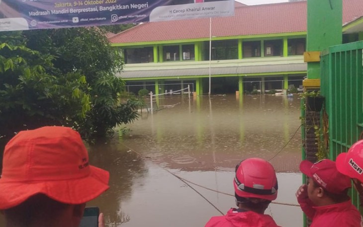 Pasca banjir menggenangi MTs N 19 Pondok Labu Jaksel