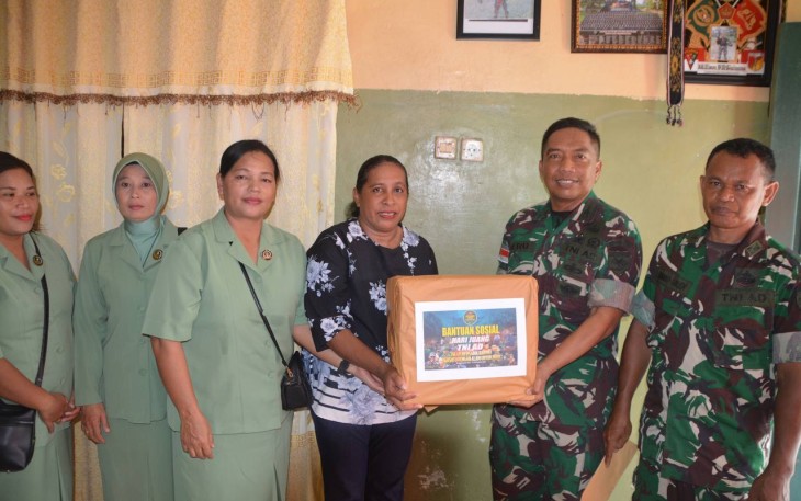 Rangkaian kegiatan dalam rangka memperingati Hari Juang TNI AD ke-78 dilanjutkan dengan melaksanakan anjangsana pemberian santunan berupa tali asih kepada Warakawuri, Kamis (14/12/2023)