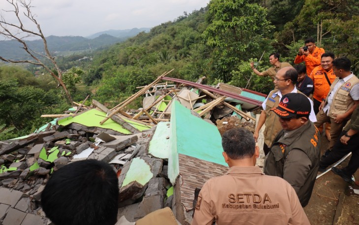 Kepala BNPB Tinjau Lokasi Terdampak Longsor di Sukabumi