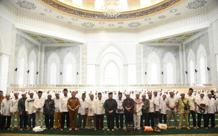 Sebanyak 177 Calon Jemaah Haji dan Hajjah Tapanuli Selatan Tahun 1444 H/2023 M mengikuti manasik akbar di Masjid Agung Syahrun Nur, Komplek Perkantoran Pemerintah Tapanuli Selatan, Jalan Prof Lafran Pane, Sipirok pada Selasa (16/5)