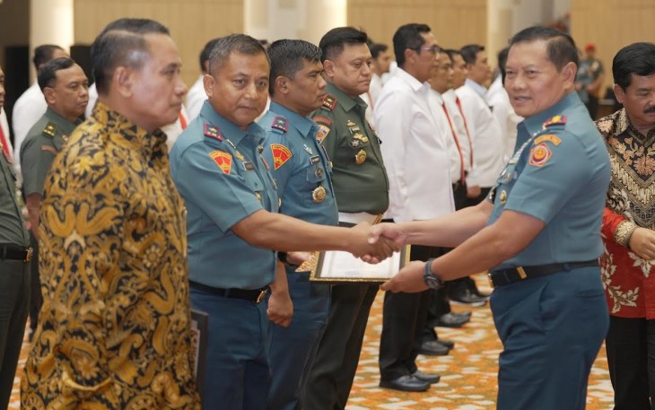 Panglima TNI Laksamana TNI Yudo Margono S.E., M.M.  pada saat memberikan paparan dalam kegiatan Rapat Koordinasi Pencegahan dan Penyelesaian Tindak Pidana Pertanahan di Grand Mercure Kemayoran, Jakarta, Rabu (8/11/2023).
