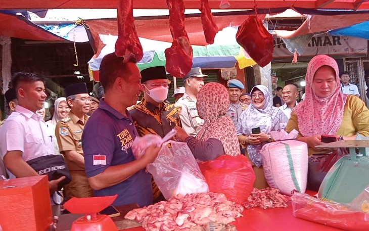 Gubernur Bengkulu Rohidin Mersyah Pantau  Harga dan Stok Bahan Pokok di Pasar Minggu