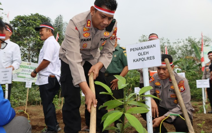 Polres Kepahiang Lakukan Bakti Lingkungan Penghijauan 